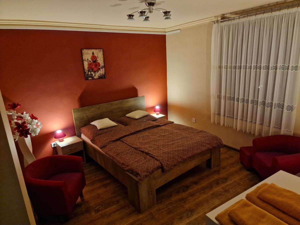 Matyas Apartman Tata Ngoại thất bức ảnh