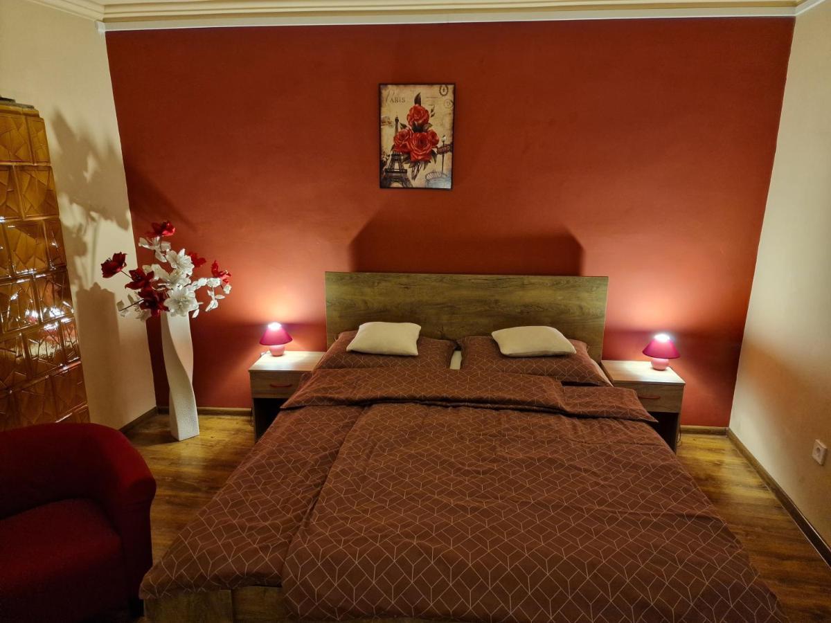Matyas Apartman Tata Ngoại thất bức ảnh
